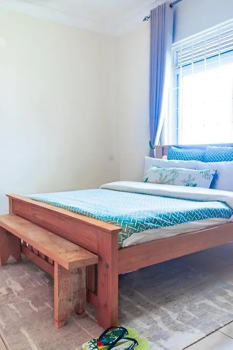 بيت للعطل The Greenleaf Luxury Bnb -Lubowa كامبالا
