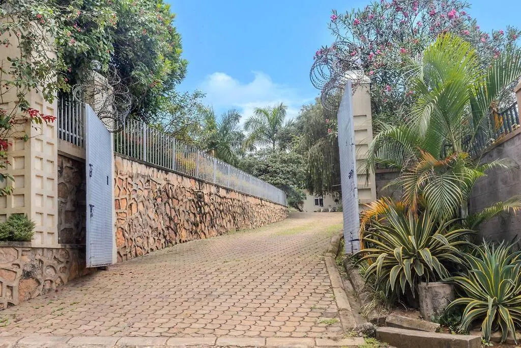 بيت للعطل The Greenleaf Luxury Bnb -Lubowa كامبالا