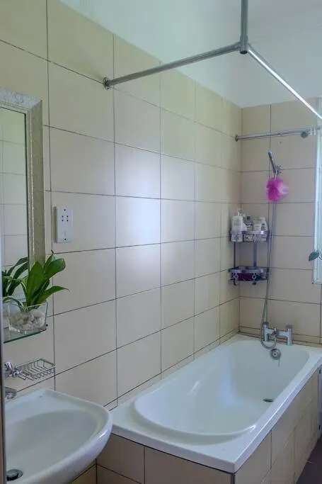 بيت للعطل The Greenleaf Luxury Bnb -Lubowa كامبالا أوغندا