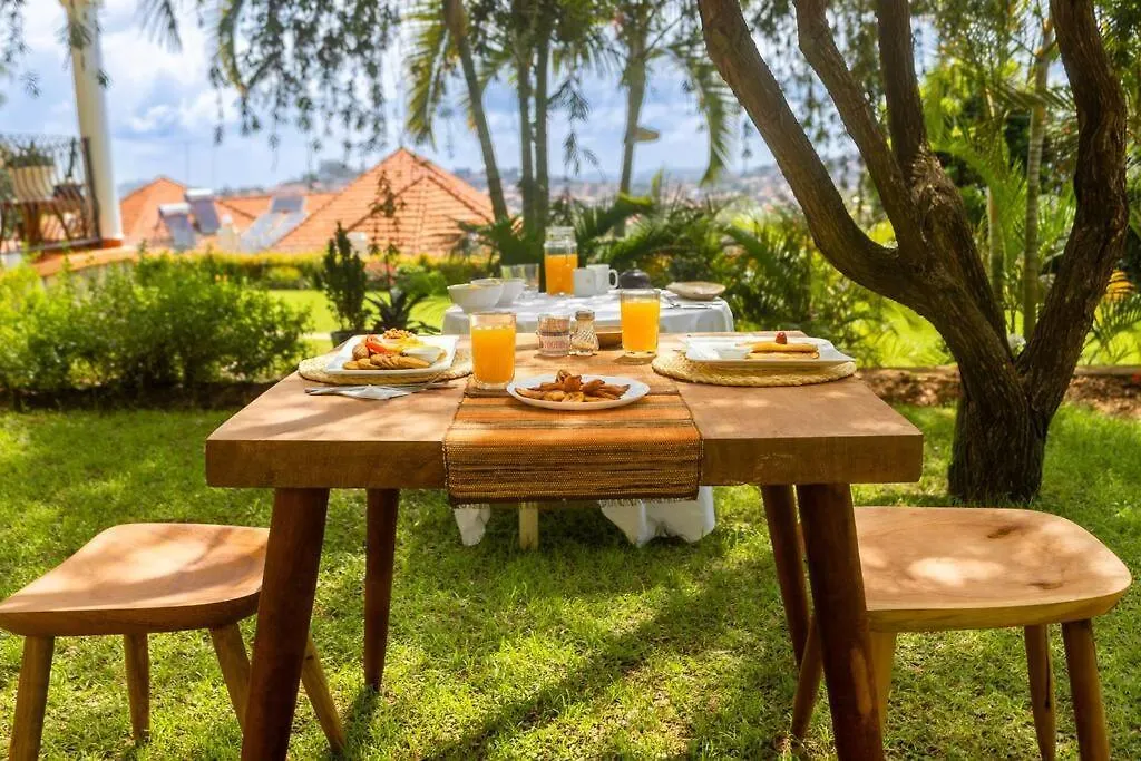 The Greenleaf Luxury Bnb -Lubowa كامبالا بيت للعطل